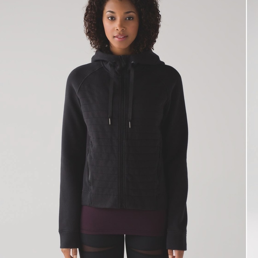 LULULEMON Fleece Be True Hoodie
Black Size 6